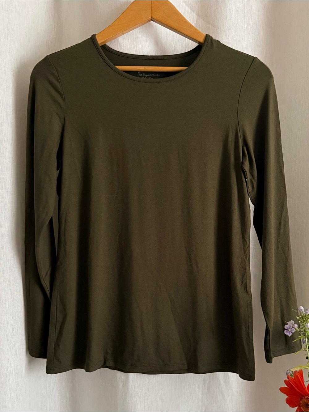 NWT Chicos Karina Long Sleeve Top 0 S Amber Olive Rayon Stretch Layering Tee